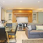 Joivy Modern And Airy Flat On The Historic Royal Mile Εδιμβούργο