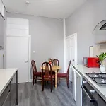 Stunning 2-bed In شقة *