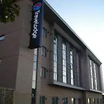 Travelodge Airport 3*