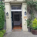Ivy- Braveheart Guest house Edinburgh