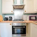 Cozy With Character Logie Main Door Flat Apartment *