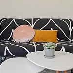 Cozy With Character Logie Main Door Flat Apartment *