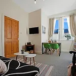 Cozy With Character Logie Main Door Flat Apartment *