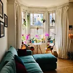 Cosy 2 Bedroom Flat In *