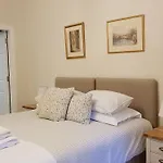 Gorgeous 3-bedroom Эдинбург