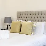 Refurbished Studio Next To The Royal Mile