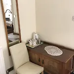 Dorstan House בית הארחה 3*