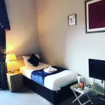雅顿里宾馆 3*