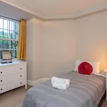 Beautiful Hideout In Center Of * Edinburg