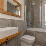 2bd Loft Style - - Free Parking - Pass The Keys