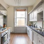 Stunning 3 Bedroom Flat In Bruntsfield *