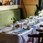 Gæstehus Rosehall 4*