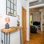 Superb 1 Bed Flat In Traditional Victorian Building - Pass The Keys * Edinburgh