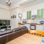 Superb 1 Bed Flat In Traditional Victorian Building - Pass The Keys Lejlighed