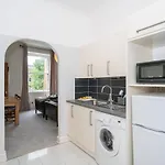 Pass The Keys Renovated 2bed Flat In Quiet Area Near The Meadows Apartman *
