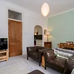 Apartman Pass The Keys Renovated 2bed Flat In Quiet Area Near The Meadows