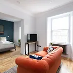 Апартаменты Dragon Luxury Serviced At Alva Street Эдинбург