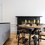 Апартаменты Dragon Luxury Serviced At Alva Street *