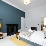 Апартаменты Dragon Luxury Serviced At Alva Street Эдинбург