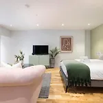 Dragon Luxury Serviced At Alva Street