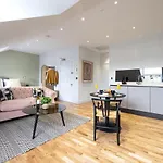 Dragon Luxury Serviced At Alva Street