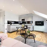Апартаменты Dragon Luxury Serviced At Alva Street *