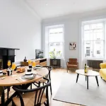Апартаменты Dragon Luxury Serviced At Alva Street