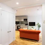 Dragon Luxury Serviced At Alva Street Апартаменты