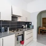 Pass The Keys Renovated 2bed Flat In Quiet Area Near The Meadows *