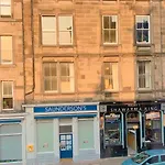 Leven Apartment