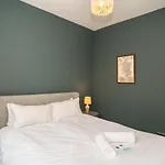 Lejlighed 2bd Loft Style - - Free Parking - Pass The Keys