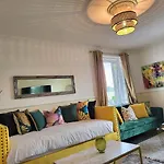 4 Bedrooms By Sensational Short Lets & Serviced
