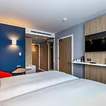 Express West By Ihg Hotel 3*