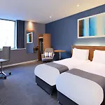 Travelodge 3* אדינבורו