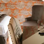 Nira Caledonia אדינבורו