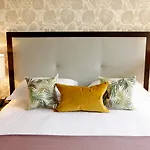 Nira Caledonia Hotel 4*