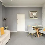 2 Bedroom Royal Mile *