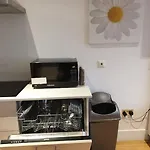 Modern, Centre 1 Bed, Ground Floor 아파트