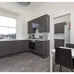 아파트 Joivy Central Edinburgh 4-Bed Home *