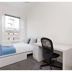 Joivy Central Edinburgh 4-Bed Home
