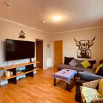 Maria- Bright And Modern Center .