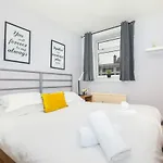 Beautiful 4 Bedroom - Free Parking * Edinburgh