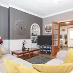 Beautiful 4 Bedroom - Free Parking