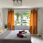Apartment Stylish 2-bed In Centre *
