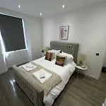 Stylish & Comfortable Ground Floor House - Main Door Private Entrance - Free Parking & Garden Εδιμβούργο