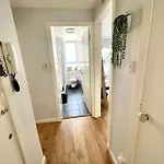 Centre Hidden Hideout For 2 דירה *