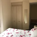Dorstan House ゲストハウス