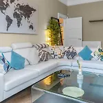 Elegant 2bed-central -by Homes Lägenhet *