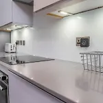 Elegant 2bed-central -by Homes *