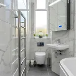 Elegant 2bed-central -by Homes *